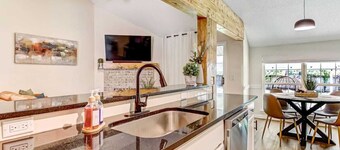 NEW TO VRBO SPECIAL! 4 Bedroom Home- 6 mi to Airport, 11 mi to Downtown