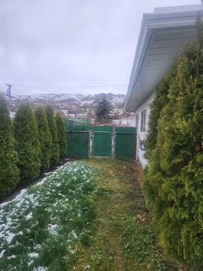 Unclassified image, 3 of 8, button - short stay room on rent (vernon)