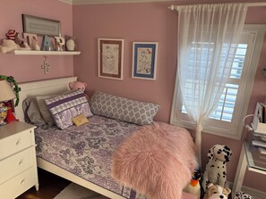 3 habitaciones, tabla de planchar con plancha, wifi y ropa de cama 