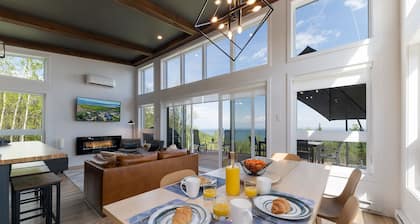 Charlevoix River View House: Spa, Firepit & BBQ
