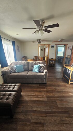 Mountain Crest Cabin - Cozy Lodging, Close to Cody