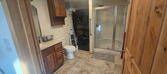 Mountain Crest Cabin - Cozy Lodging, Close to Cody