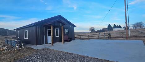 المنشأة من الخارج