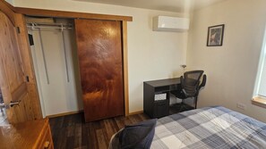 2 bedrooms, desk, iron/ironing board, free WiFi