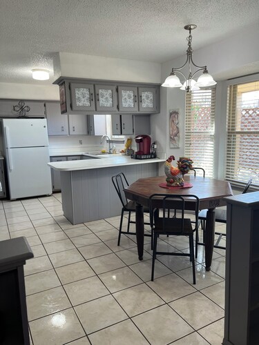 3bedroom 2bath 2car garage pet friendly