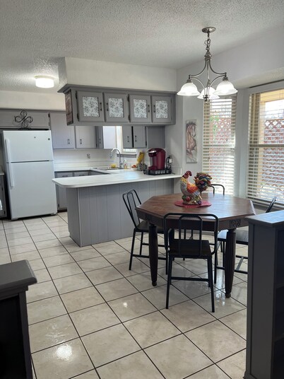 3bedroom 2bath 2car garage pet friendly