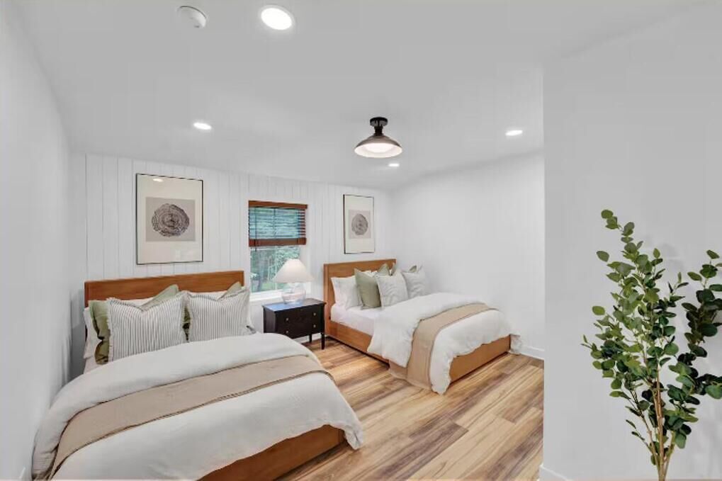 4 habitaciones, tabla de planchar con plancha, wifi y ropa de cama 
