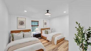 4 habitaciones, tabla de planchar con plancha, wifi y ropa de cama