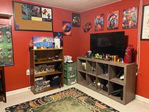 Children’s area - Ultimate Family Graduation Getaway Stay: Spacious, Bumper Pool, Foosball & Grill (Madison Heights)