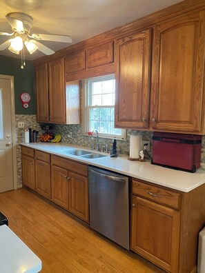 Fridge, microwave, oven, stovetop - Ultimate Family Graduation Getaway Stay: Spacious, Bumper Pool, Foosball & Grill (Madison Heights)