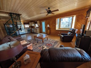 Living area - Serene 2-bedroom house in charming Brevard (Brevard)