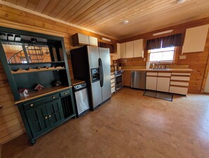 Private kitchen - Serene 2-bedroom house in charming Brevard (Brevard)