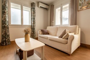 TV - L'Oustaou - Climatisé avec terrasse (Pélissanne)