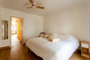 2 bedrooms, iron/ironing board, free WiFi, bed sheets - L'Oustaou - Climatisé avec terrasse (Pélissanne)