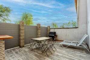 Outdoor dining - L'Oustaou - Climatisé avec terrasse (Pélissanne)