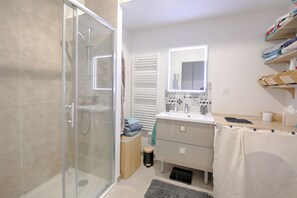 Hair dryer, towels - Esprit Village - Avec parking privé (Clamart)