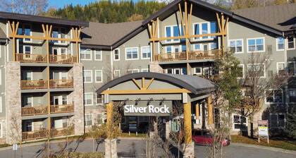 Cozy 2 Bedrooms with Mountain Views & AC