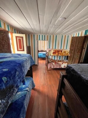 Family Room, Balcony, Park View - Hostal Casa Celeste (Murillo)