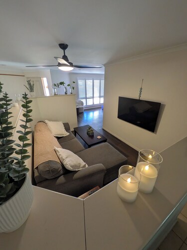 Welcome to your coastal getaway! Sleeps 5, includes a work space & pet friendly