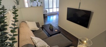 Welcome to your coastal getaway! Sleeps 5, includes a work space & pet friendly