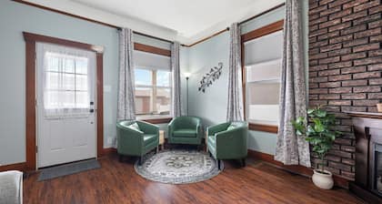 *New* King Beds, Dog Friendly w/ fenced yard