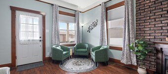 *New* King Beds, Dog Friendly w/ fenced yard