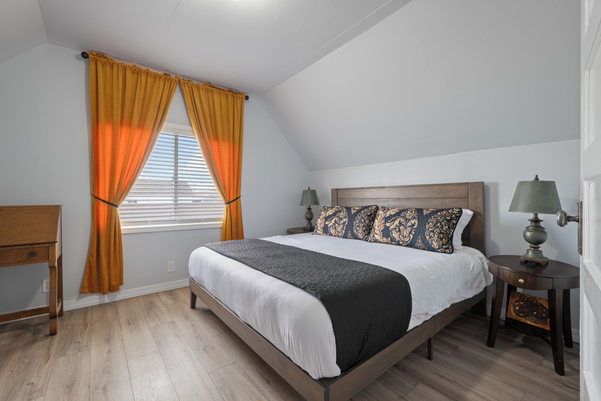 Ferros/tábuas de passar roupa, Wi-Fi de cortesia, roupa de cama