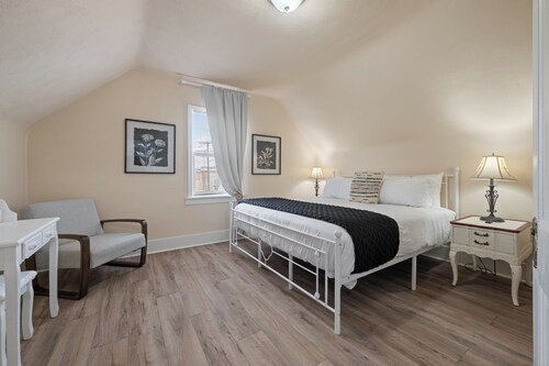 King Beds + Dog Friendly - Summer Dates