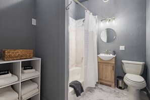 Towels - King Beds + Dog Friendly - Summer Dates (Anaconda)
