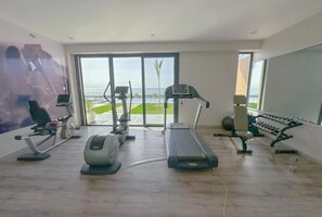 Fitness facility - Exceptional apartment - 3 bedrooms, right on the water (Dakar)