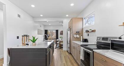 Large 5BR Detroit Stay|Ideal for Groups