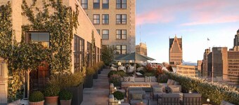 Large 5BR Detroit Stay|Ideal for Groups