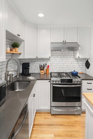 Private kitchen - Bright West Seattle 3BR • EV Parking • Walkable • Near Stadiums (Seattle)
