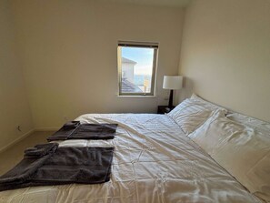 1 habitación, escritorio, tabla de planchar con plancha y wifi 