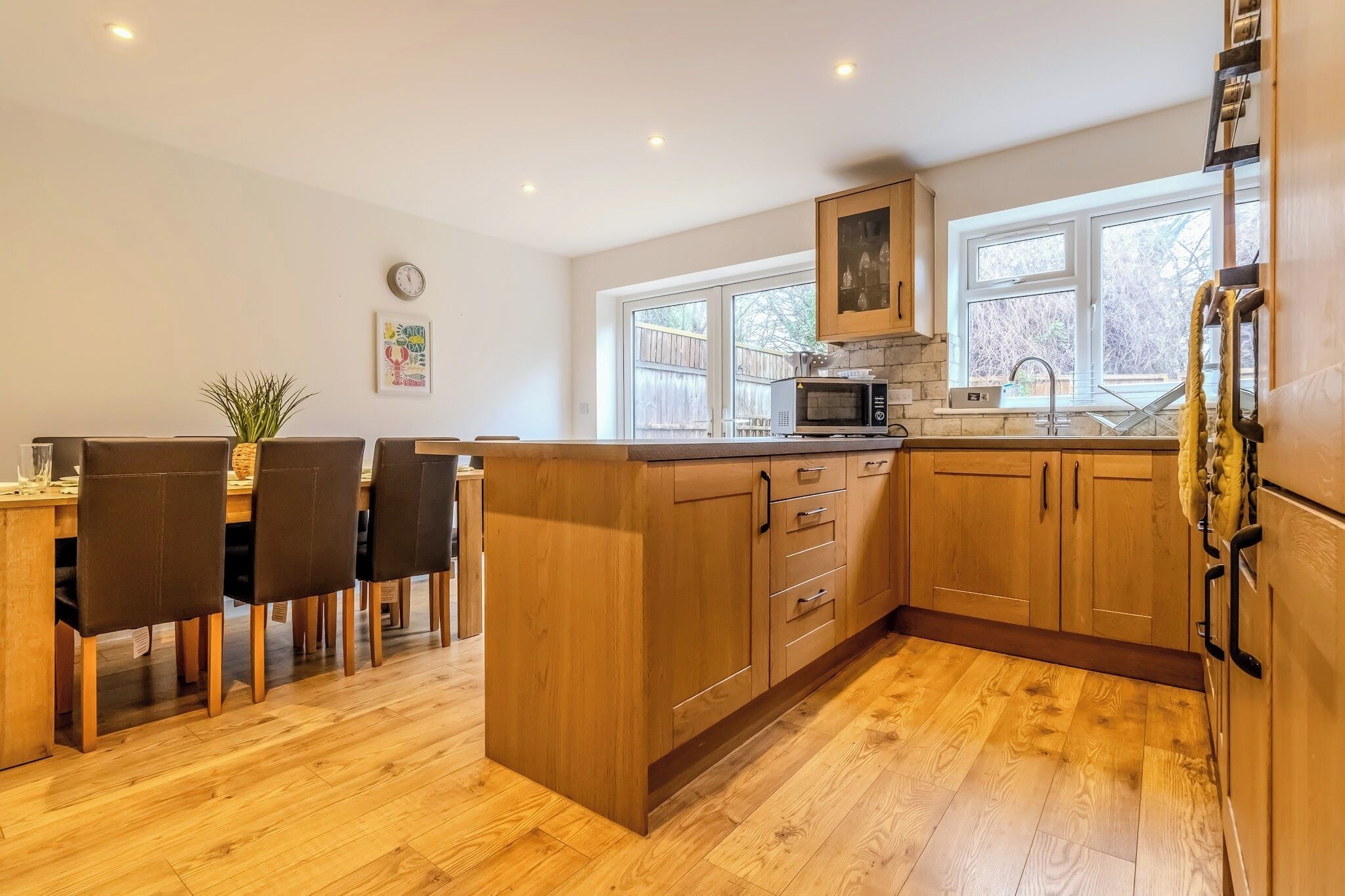 Micro-ondes, four, plaque de cuisson, lave-vaisselle