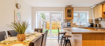 Spacious 3 bedroom home, perfect for families & contractors. Free parking