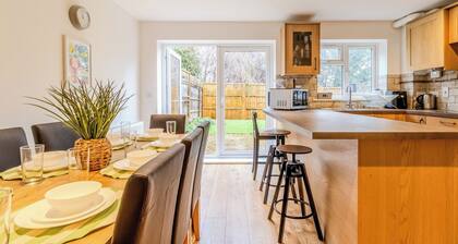 Spacious 3 bedroom home, perfect for families & contractors. Free parking