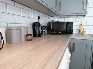 Fridge, microwave, oven, stovetop - Ermine Road -  a house that sleeps 7 guests  in 4 bedrooms (Chester)