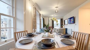 Dining - Hamilton Square 2 -  an apartment that sleeps 6 guests  in 2 bedrooms (Birkenhead)