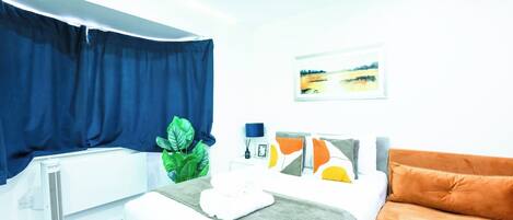 1 habitación, tabla de planchar con plancha, wifi y ropa de cama