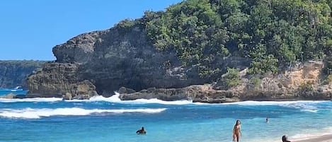 Beach nearby, sun-loungers, beach towels