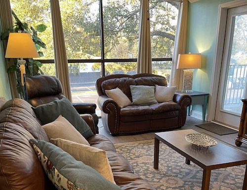 Southern Oak by the Sea