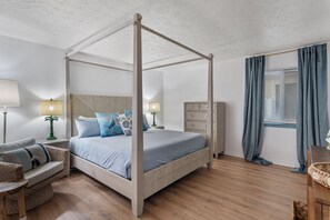 1 bedroom, iron/ironing board, travel cot, free WiFi - New and 50 seconds from water (Destin)