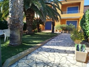 Property grounds - One-bedroom flat on the ground floor with terrace - sleeps 5 - 5PORTO23 (SAINT CYPRIEN PLAGE)
