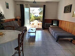 Living area - One-bedroom flat on the ground floor with terrace - sleeps 5 - 5RICHE23 (SAINT CYPRIEN PLAGE)