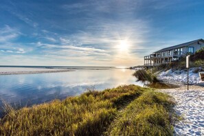 Beach - New Kulula EAST - 3 BR Short walk to the beach, heated pool, Sleeps 9 (Santa Rosa Beach)