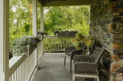 The Kripplebush Farmhouse: Hot Tub, Pool and WBF!