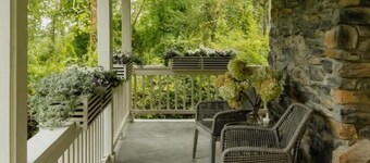 The Kripplebush Farmhouse: Hot Tub, Pool and WBF!