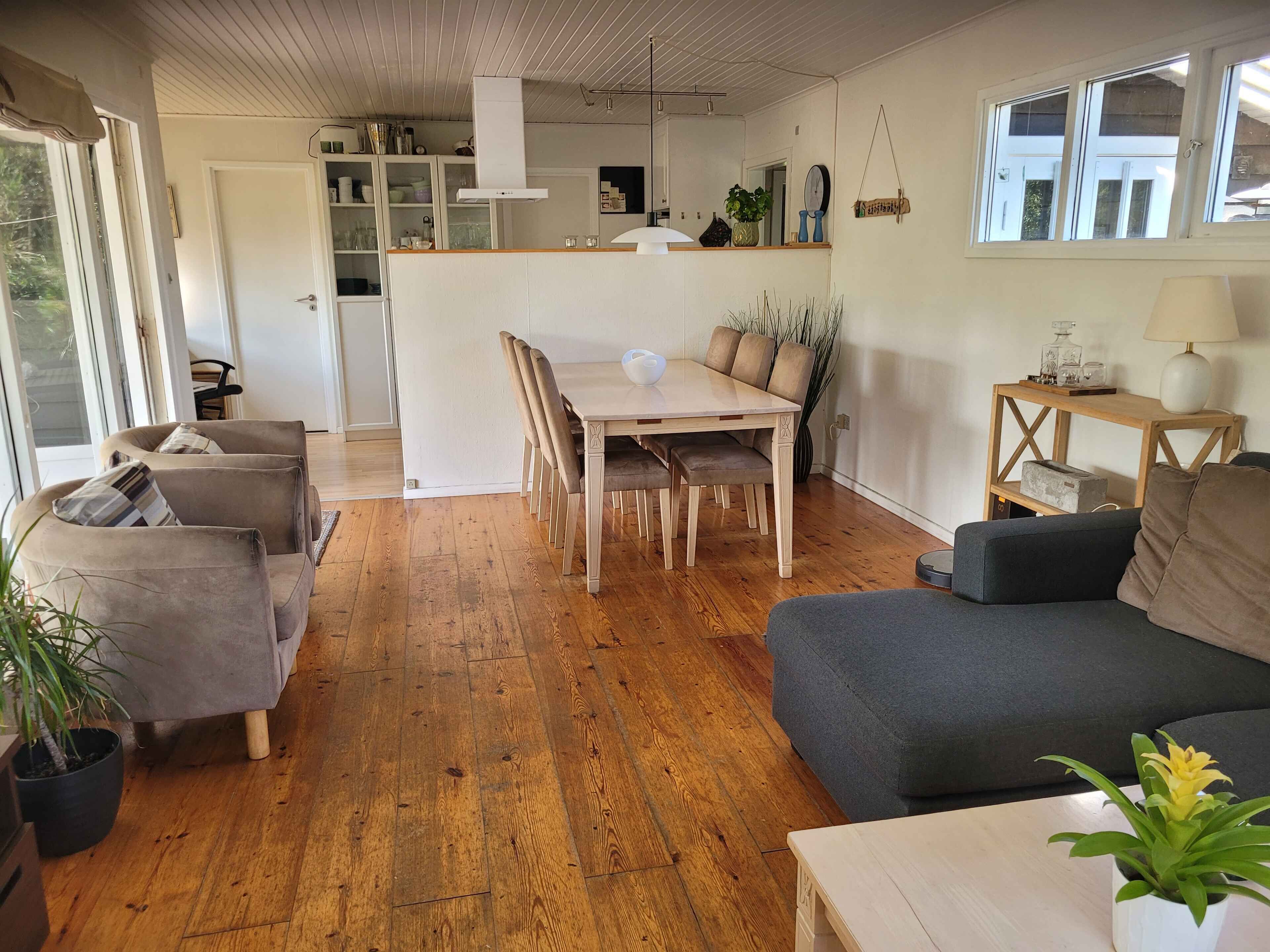 Fireplace, DVD player