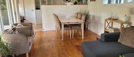 Fireplace, DVD player